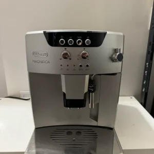 Reînnoit DeLonghi Magnifica ESAM 04.110.S